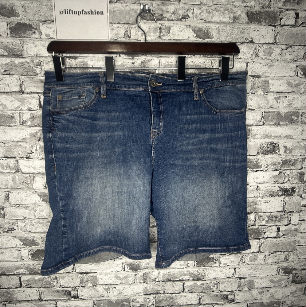 EUC Torrid Denim Women's Shorts Blue Dark Wash Size 22 (RN 148862)